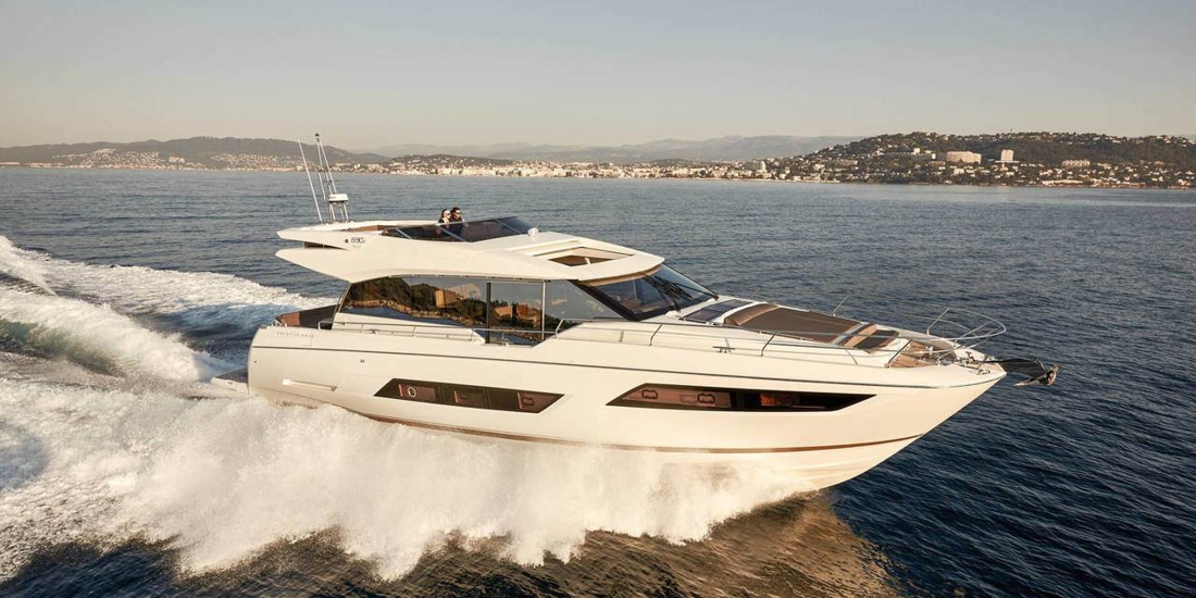 New Prestige 690S Express Yacht