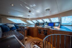 Hatteras 100 foot yacht pilothouse