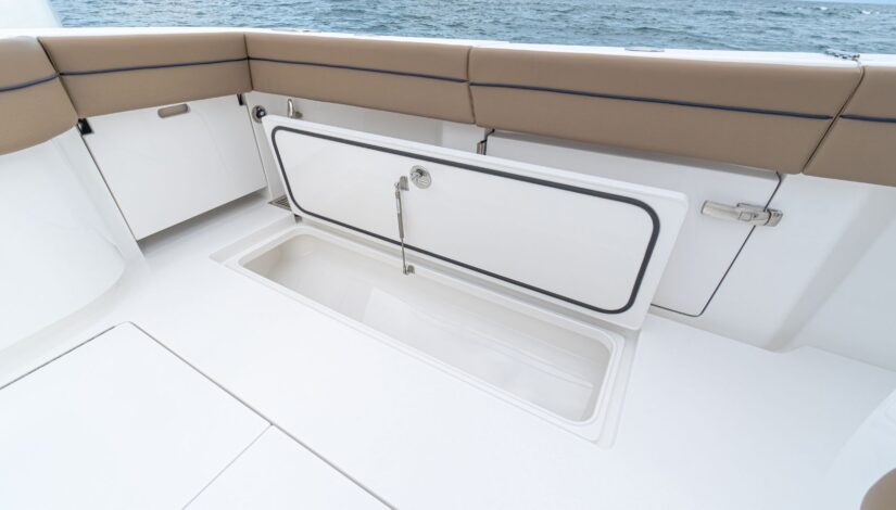 How do the Valhalla Cockpit Fish Boxes Pump Out? - Galati Yachts