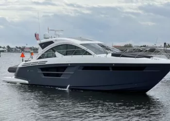 2018 Cruisers Yachts 54 Cantius RAISOND’ETRE